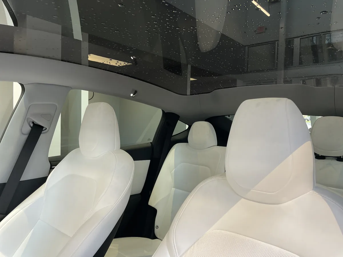 2026 Tesla Model Y thumbnail 29
