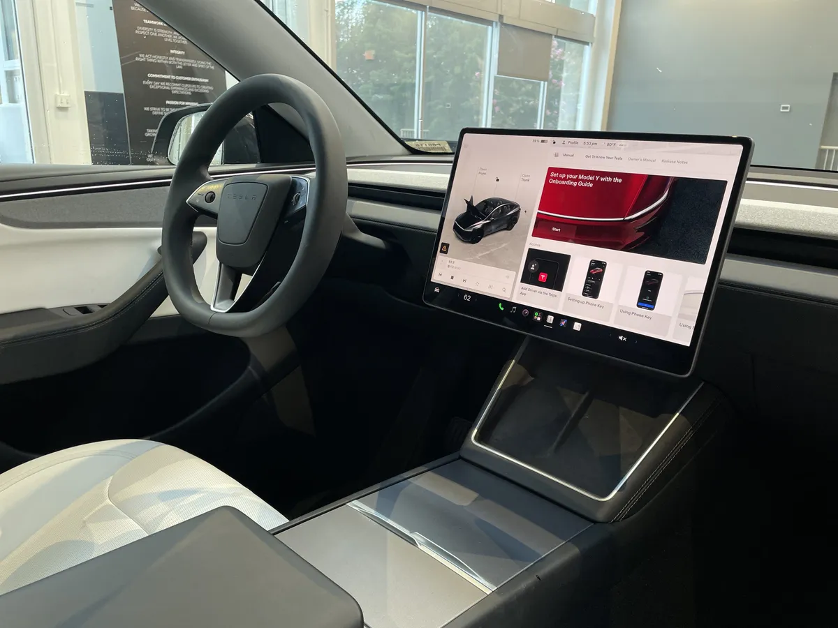2026 Tesla Model Y thumbnail 31