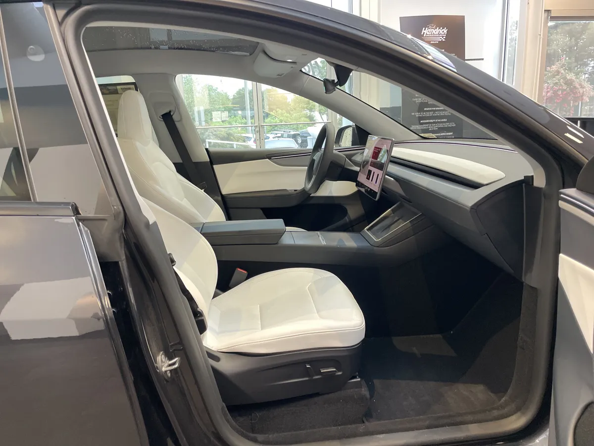 2026 Tesla Model Y thumbnail 35