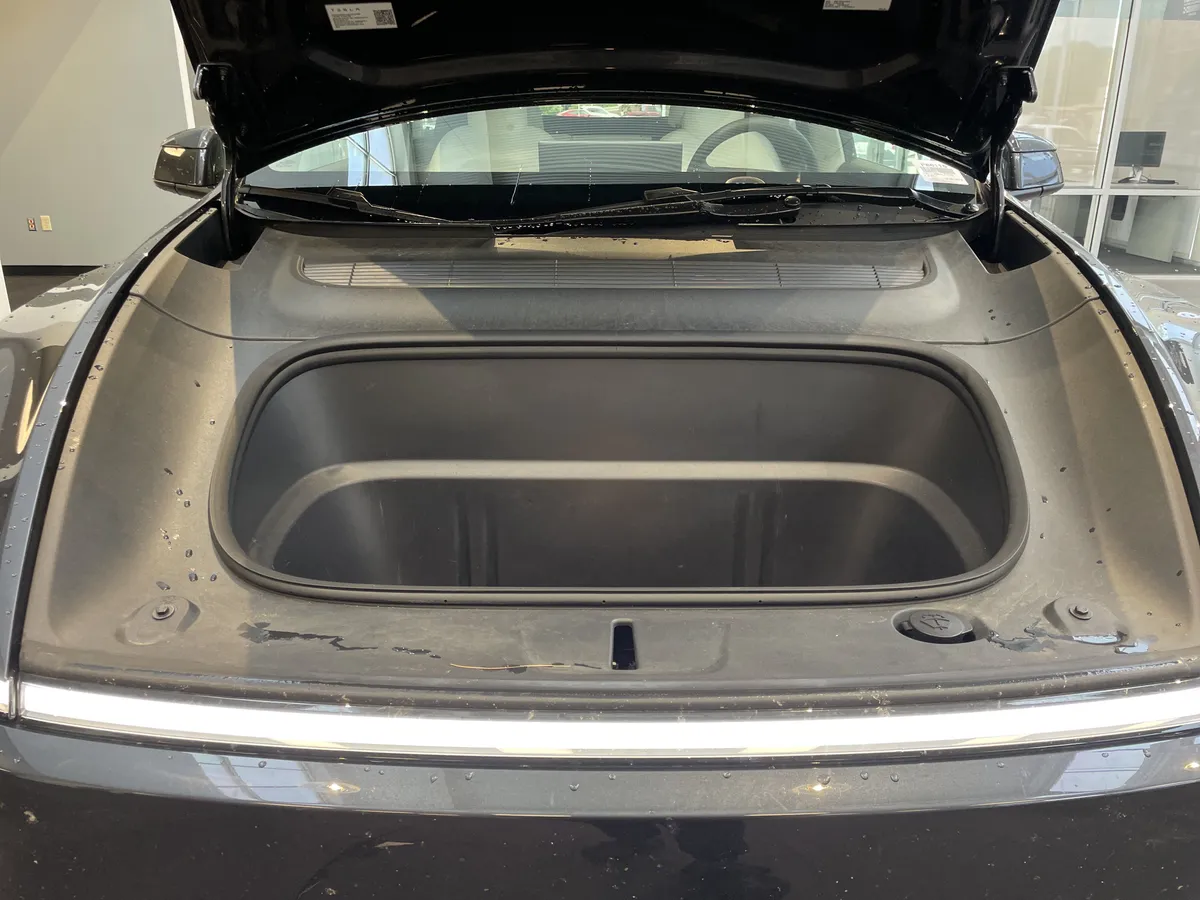 2026 Tesla Model Y thumbnail 36