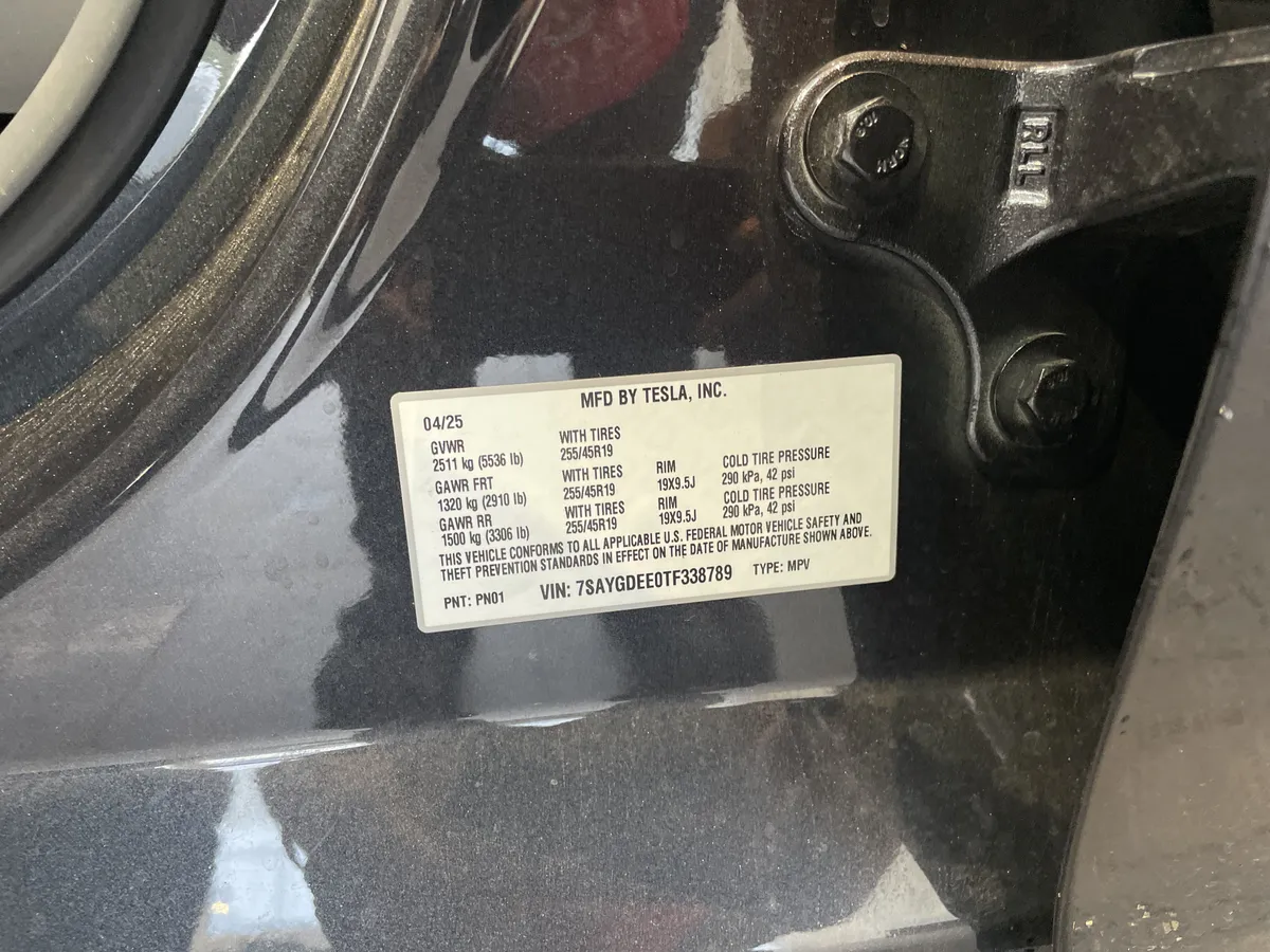 2026 Tesla Model Y thumbnail 37