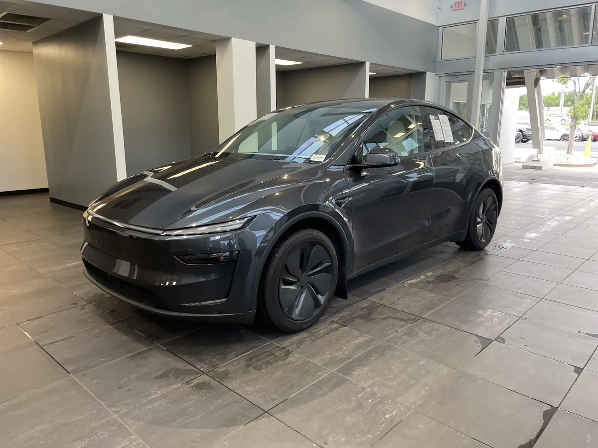 2026 Tesla Model Y thumbnail 5