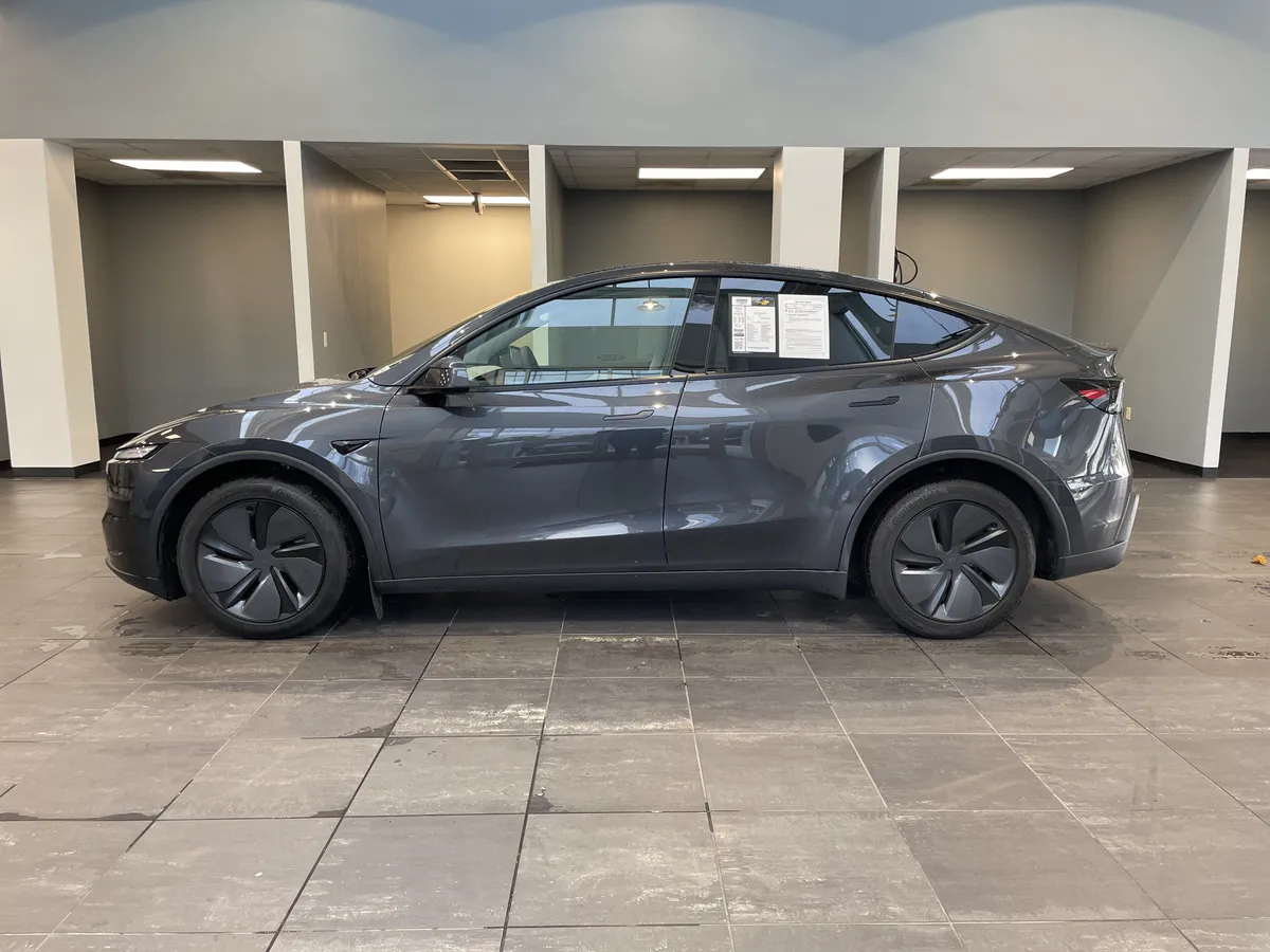 2026 Tesla Model Y thumbnail 6