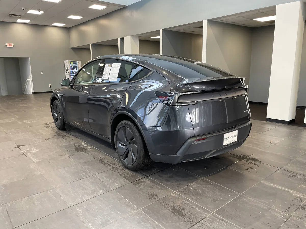 2026 Tesla Model Y thumbnail 7
