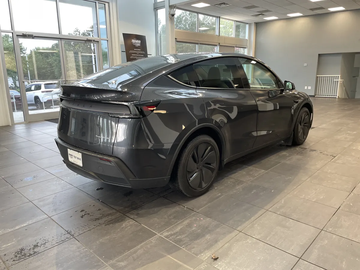 2026 Tesla Model Y thumbnail 9