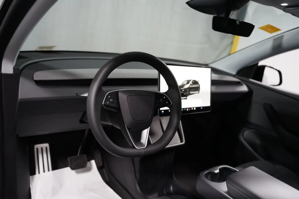 2026 Tesla Model Y Standard Range thumbnail 11