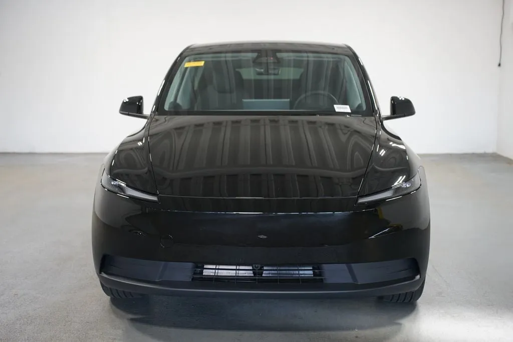 2026 Tesla Model Y Standard Range thumbnail 2