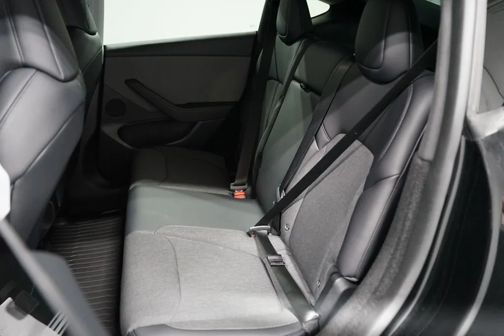 2026 Tesla Model Y Standard Range thumbnail 25