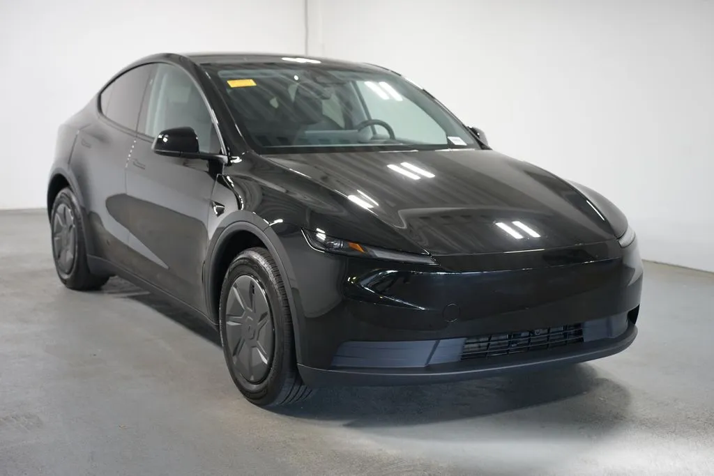 2026 Tesla Model Y Standard Range thumbnail 3