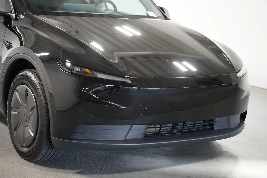 2026 Tesla Model Y Standard Range thumbnail 4