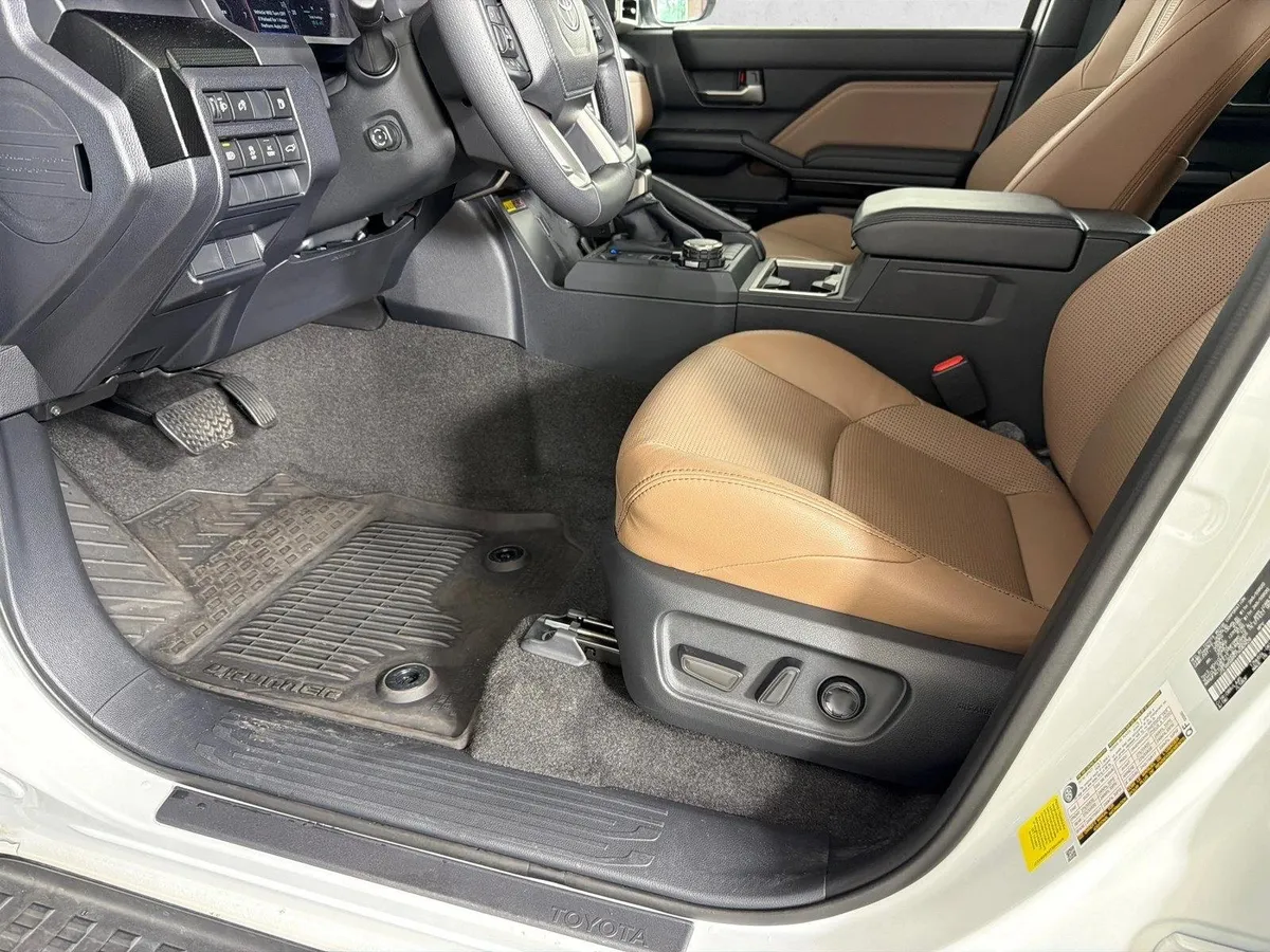 2026 Toyota 4Runner Hybrid Limited thumbnail 11