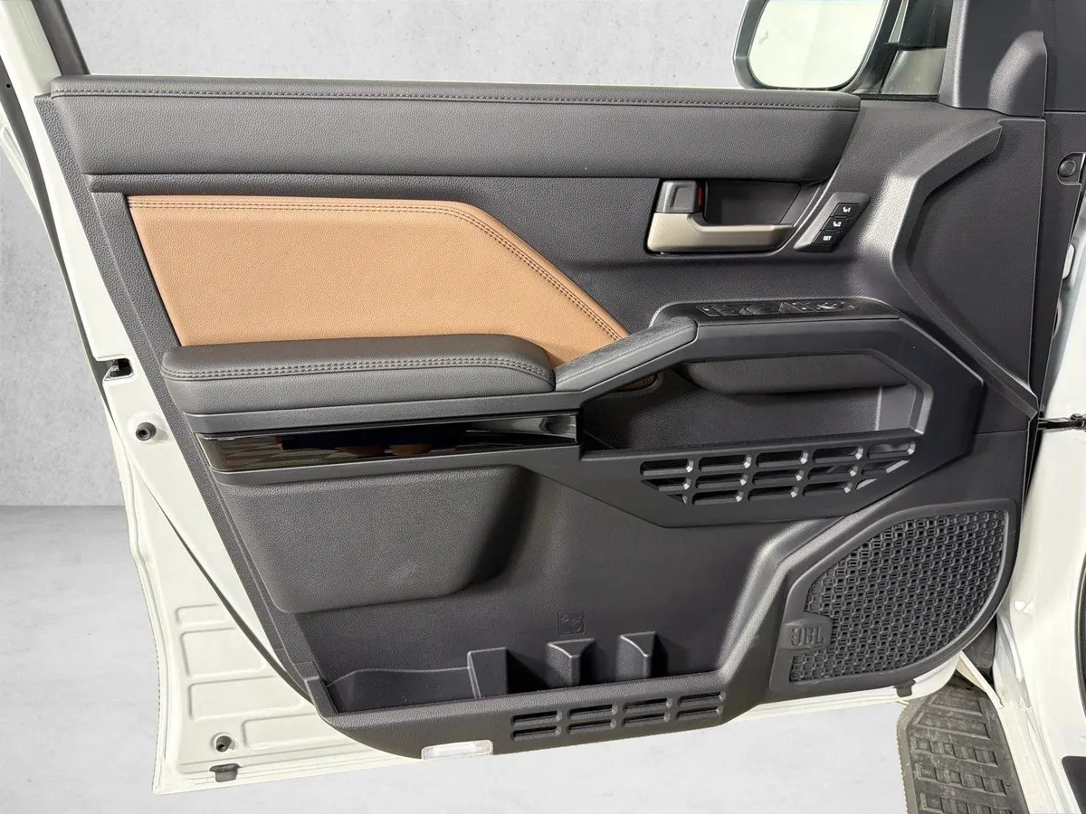 2026 Toyota 4Runner Hybrid Limited thumbnail 12