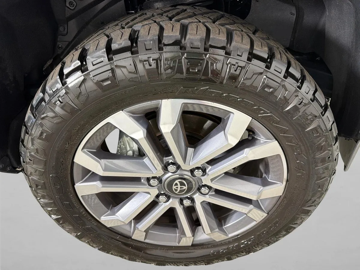 2026 Toyota 4Runner Hybrid Limited thumbnail 14