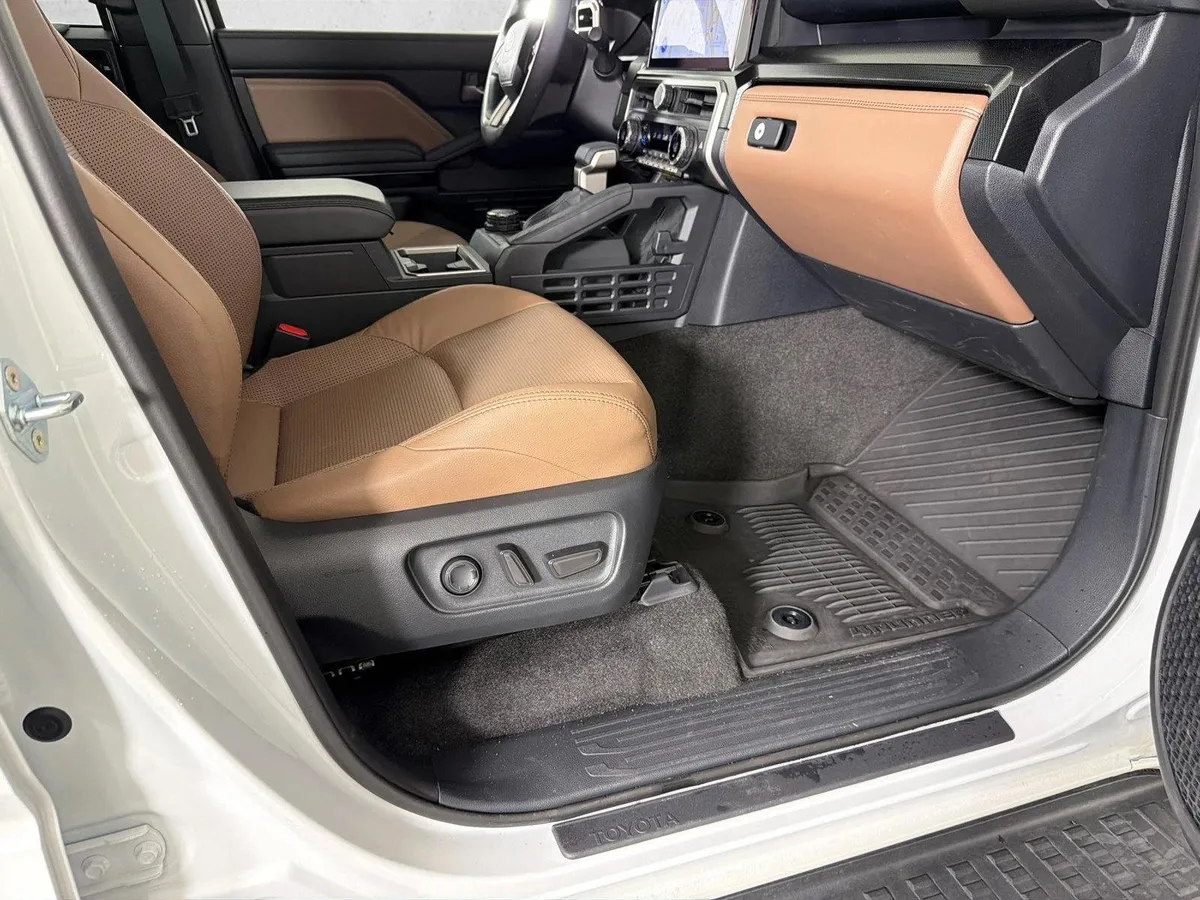 2026 Toyota 4Runner Hybrid Limited thumbnail 15