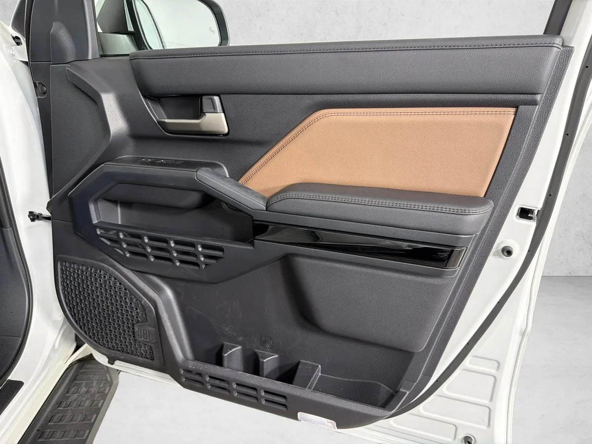 2026 Toyota 4Runner Hybrid Limited thumbnail 16