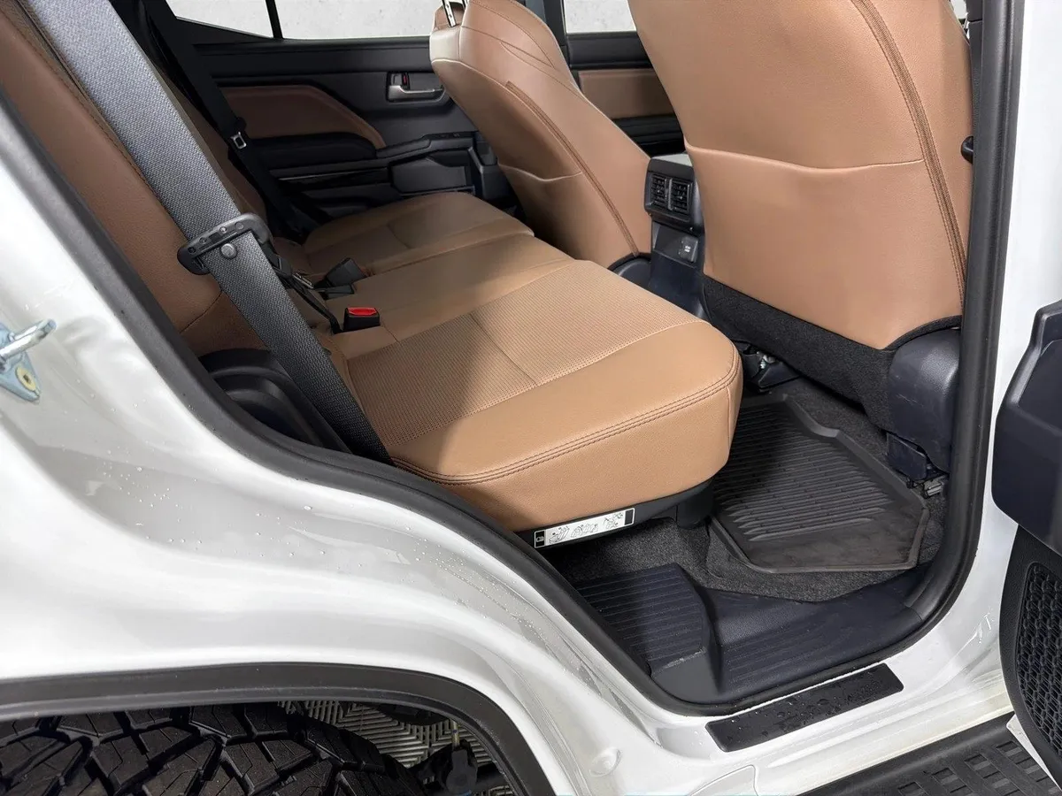 2026 Toyota 4Runner Hybrid Limited thumbnail 17