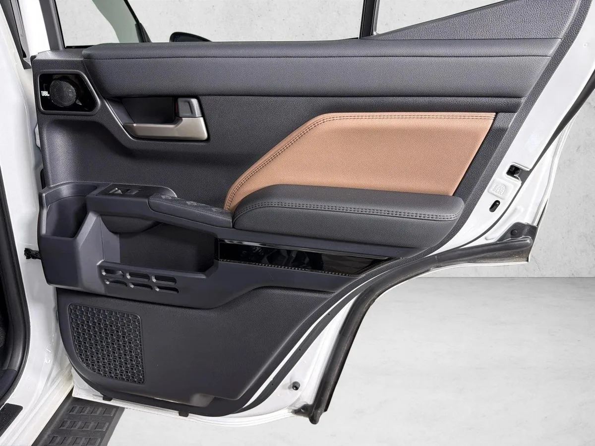 2026 Toyota 4Runner Hybrid Limited thumbnail 18