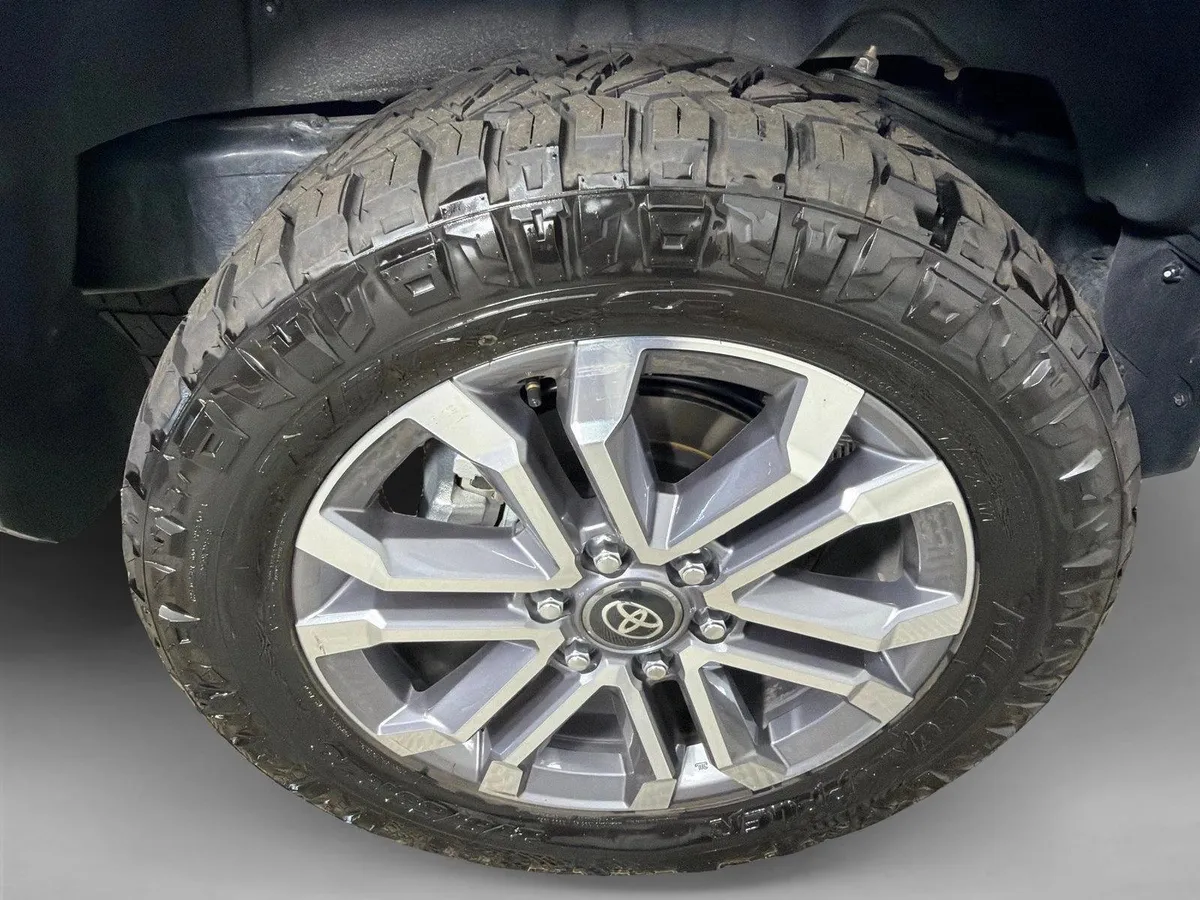 2026 Toyota 4Runner Hybrid Limited thumbnail 19