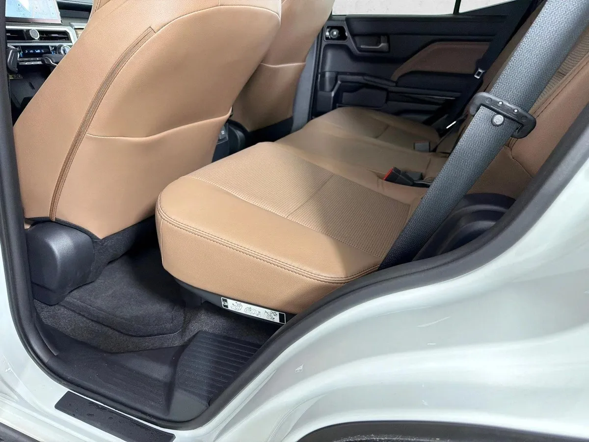 2026 Toyota 4Runner Hybrid Limited thumbnail 23