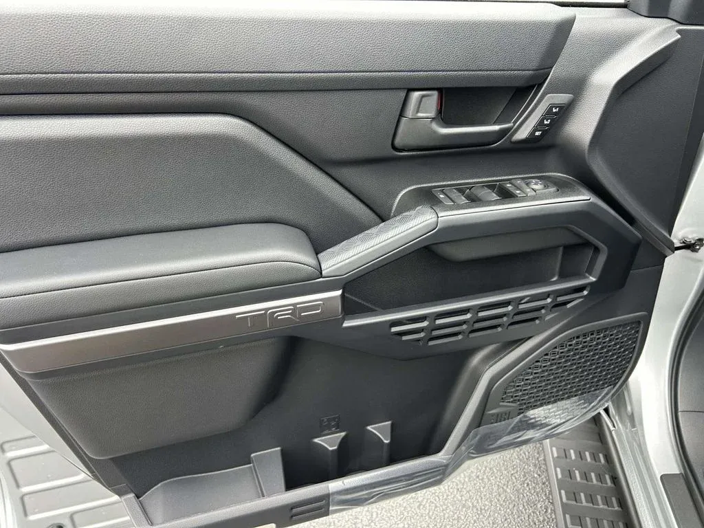 2026 Toyota 4Runner i-FORCE MAX Hybrid TRD Off Road Premium thumbnail 20