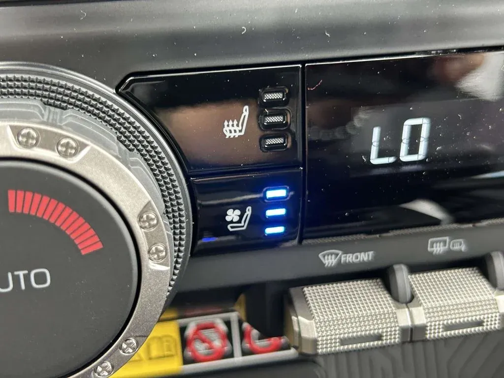 2026 Toyota 4Runner i-FORCE MAX Hybrid TRD Off Road Premium thumbnail 27