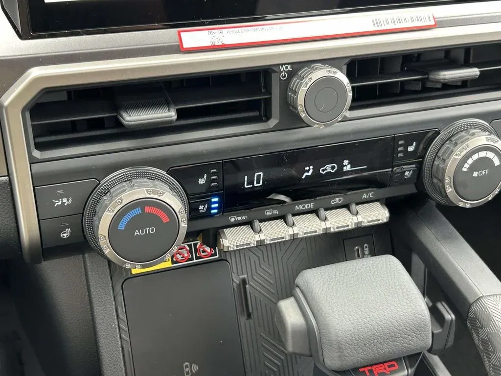 2026 Toyota 4Runner i-FORCE MAX Hybrid TRD Off Road Premium thumbnail 28