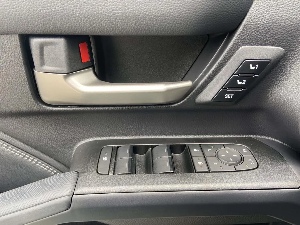 2026 Toyota 4Runner Limited thumbnail 14