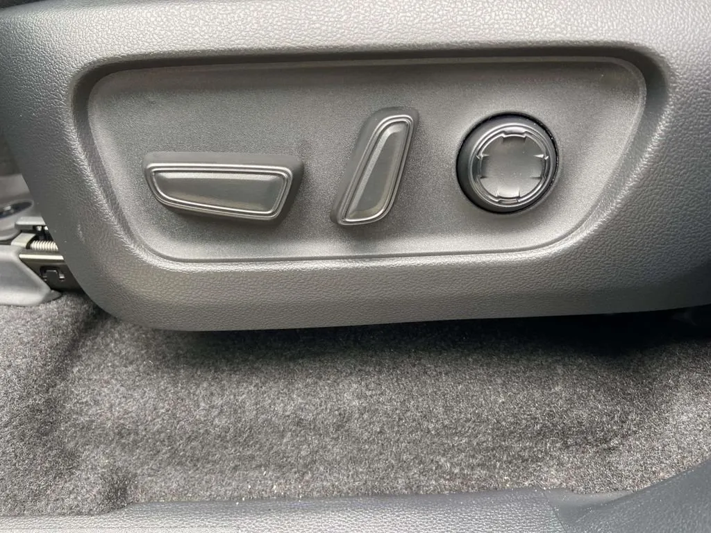 2026 Toyota 4Runner Limited thumbnail 16