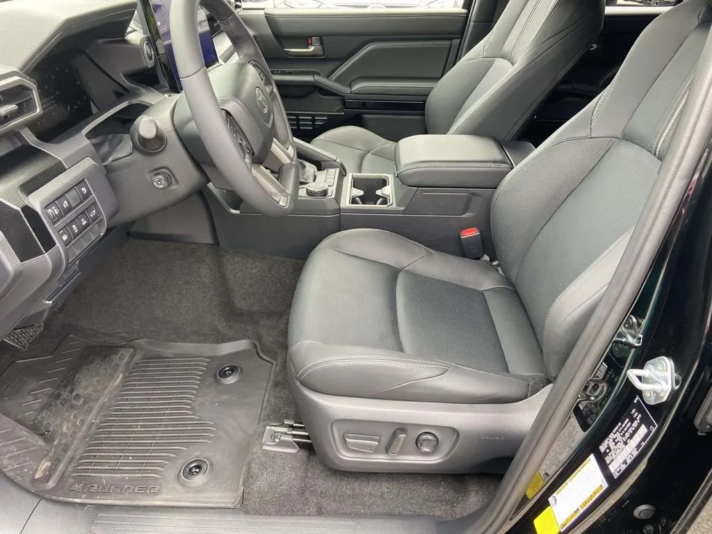 2026 Toyota 4Runner Limited thumbnail 17