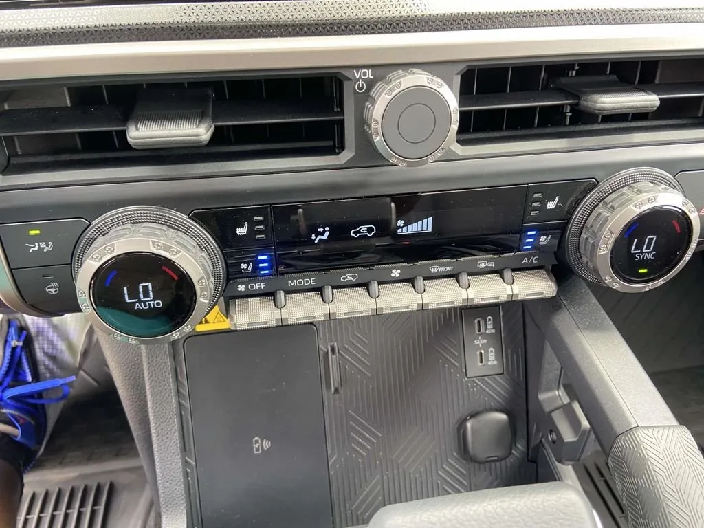 2026 Toyota 4Runner Limited thumbnail 24