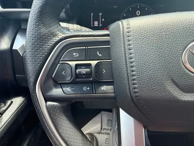 2026 Toyota 4Runner SR5 thumbnail 31
