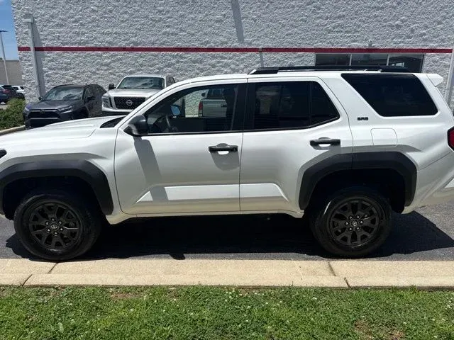 2026 Toyota 4Runner SR5 thumbnail 4
