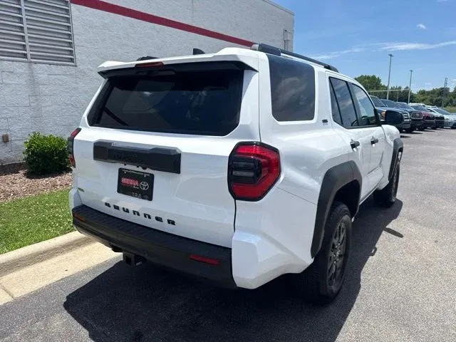 2026 Toyota 4Runner SR5 thumbnail 7
