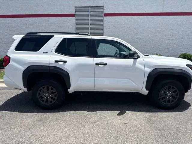 2026 Toyota 4Runner SR5 thumbnail 8