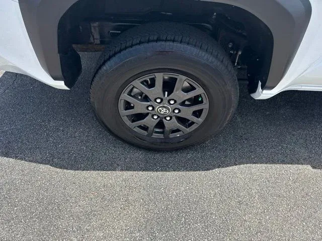 2026 Toyota 4Runner SR5 thumbnail 9