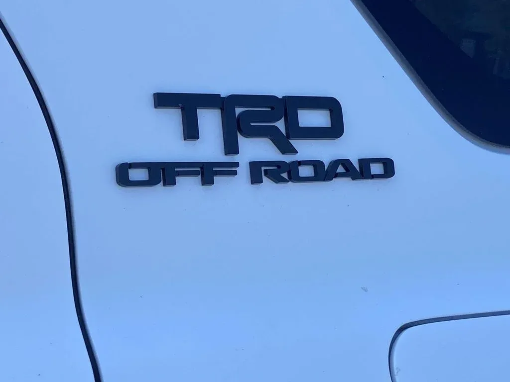 2026 Toyota 4Runner TRD Off-Road Premium thumbnail 10