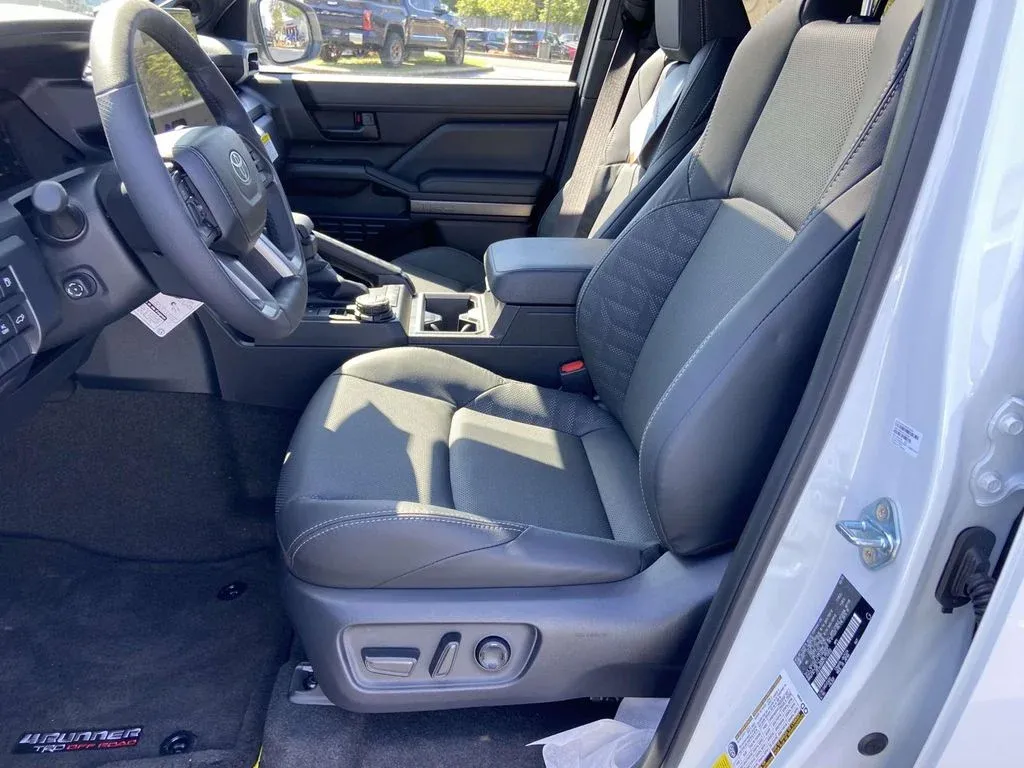 2026 Toyota 4Runner TRD Off-Road Premium thumbnail 17