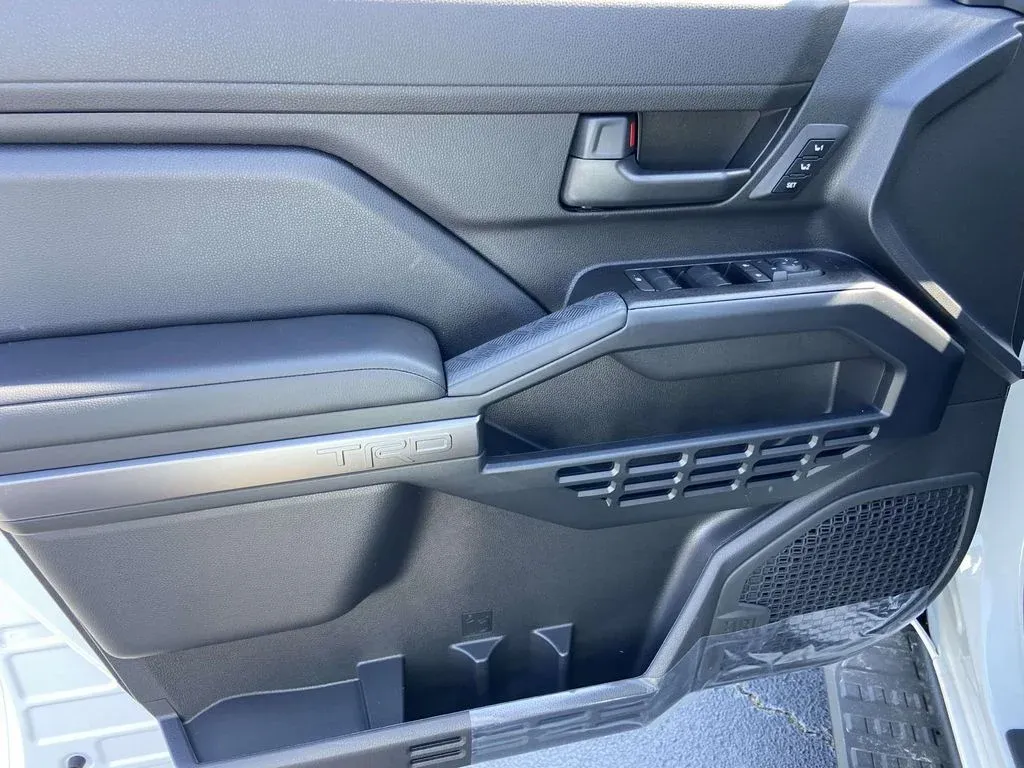 2026 Toyota 4Runner TRD Off-Road Premium thumbnail 18