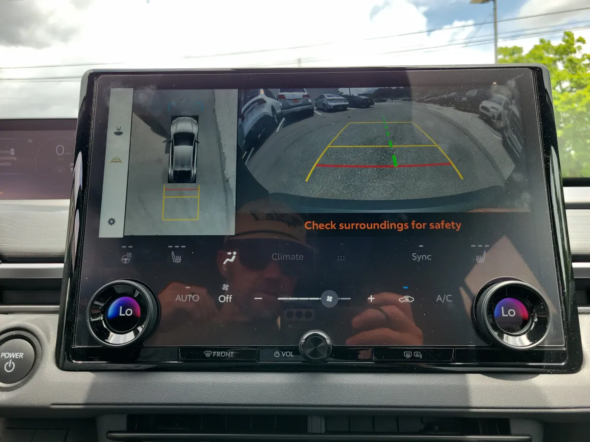 2026 Toyota C-HR XSE thumbnail 14
