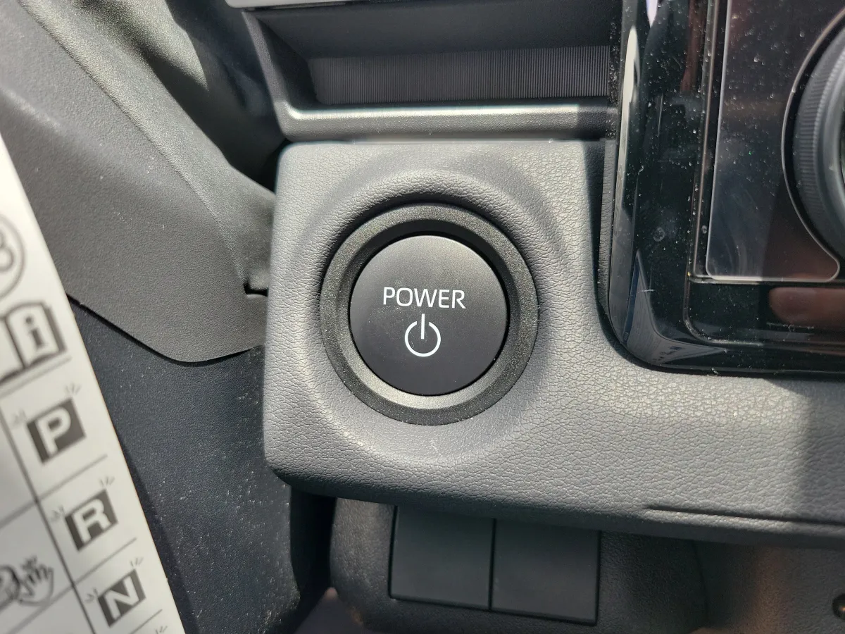 2026 Toyota C-HR XSE thumbnail 15