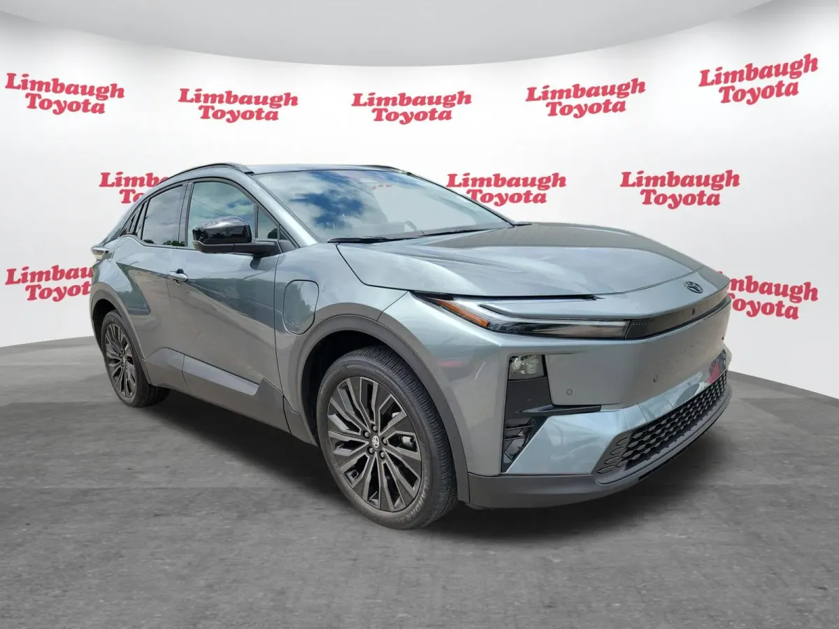2026 Toyota C-HR XSE thumbnail 18