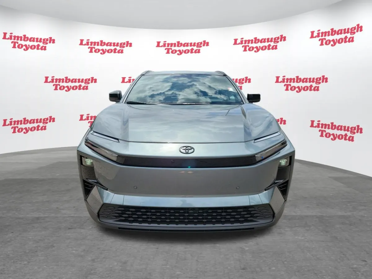 2026 Toyota C-HR XSE thumbnail 19