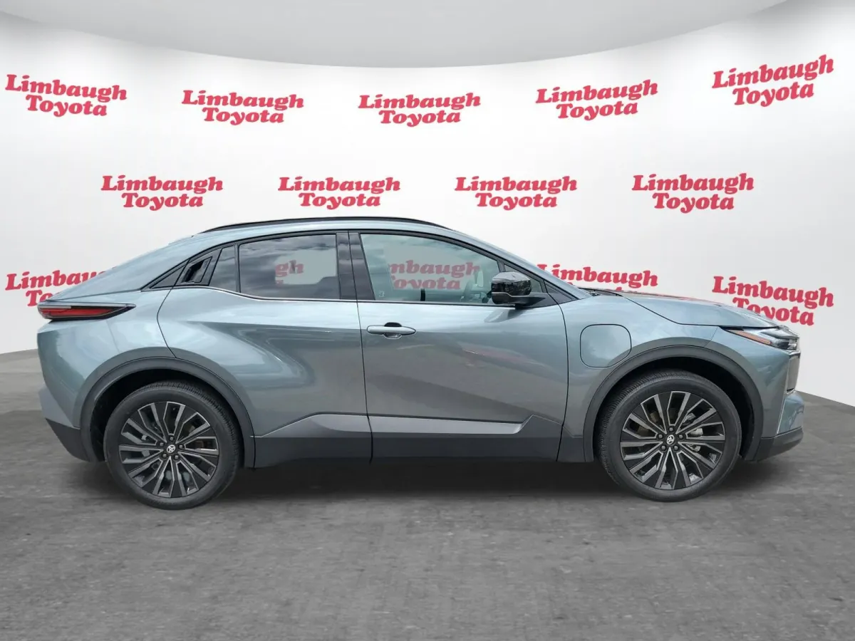 2026 Toyota C-HR XSE thumbnail 21