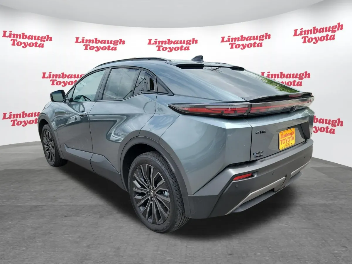 2026 Toyota C-HR XSE thumbnail 24