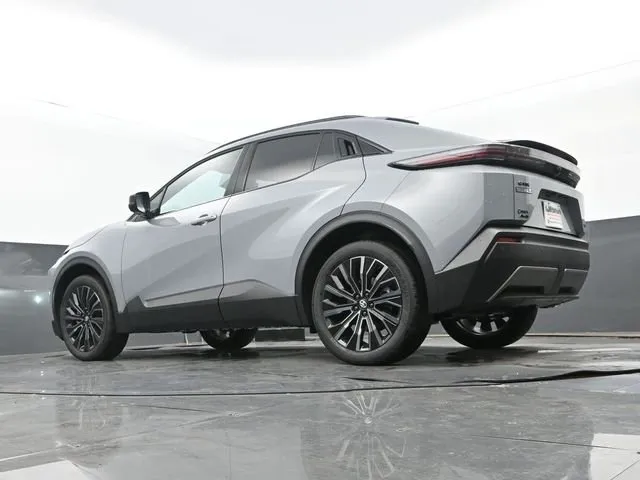 2026 Toyota C-HR XSE thumbnail 10