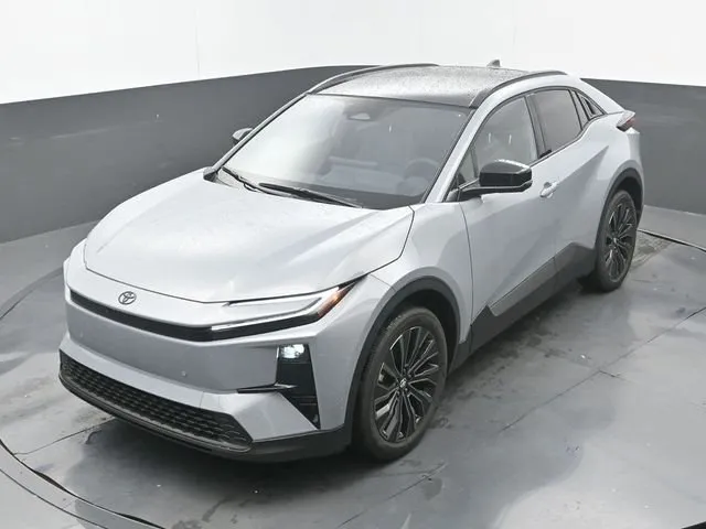 2026 Toyota C-HR XSE thumbnail 16