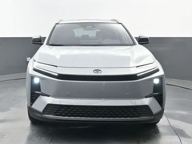 2026 Toyota C-HR XSE thumbnail 5
