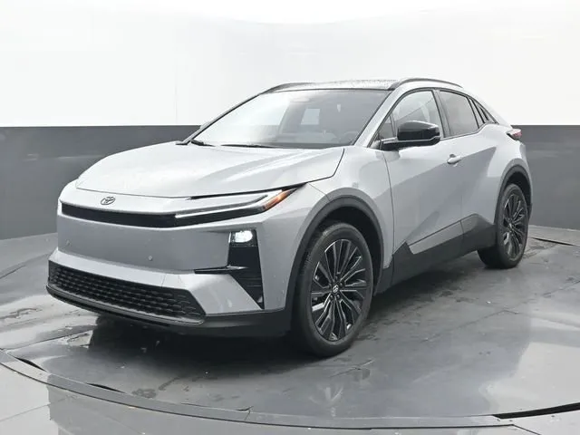 2026 Toyota C-HR XSE thumbnail 8