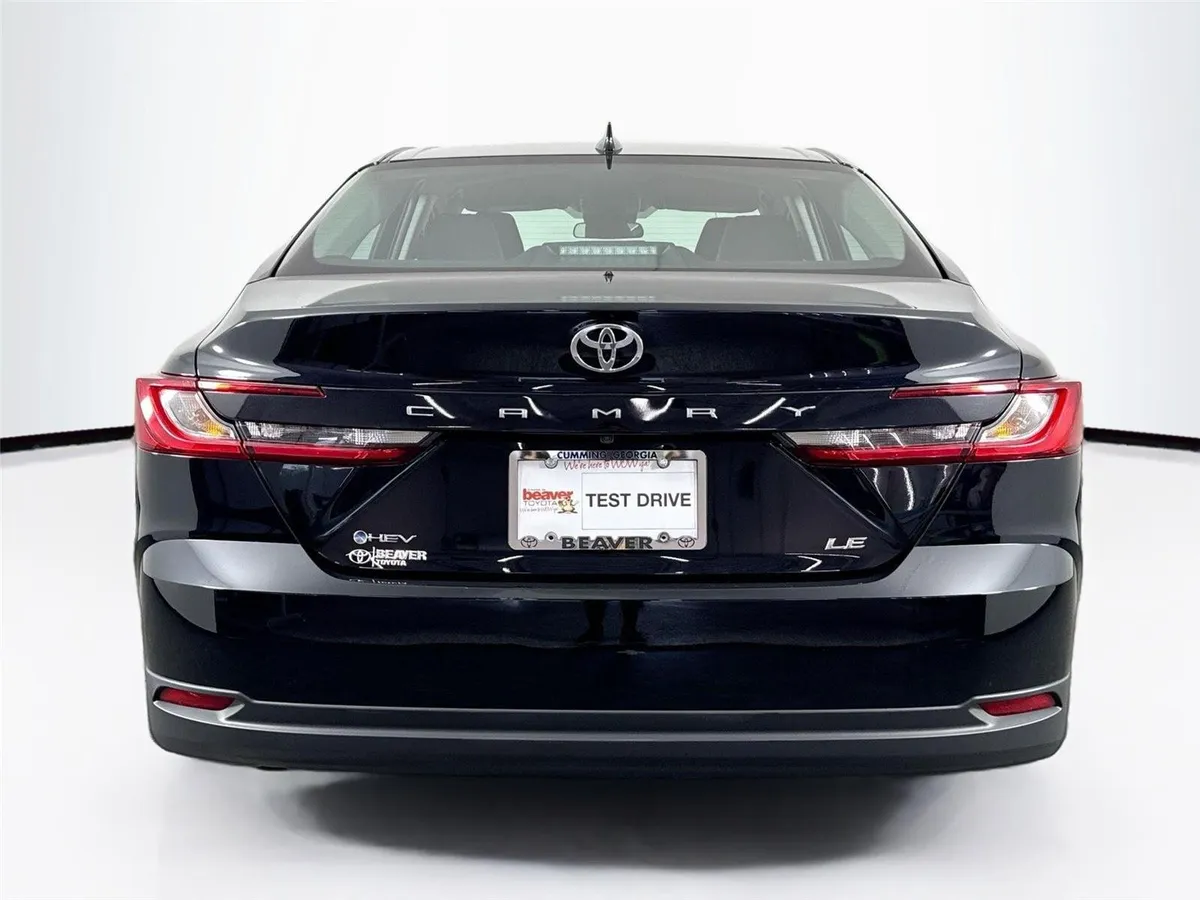 2026 Toyota Camry LE thumbnail 11