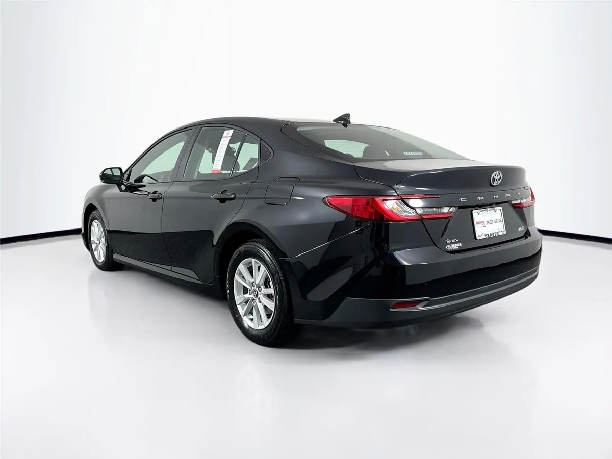 2026 Toyota Camry LE thumbnail 12